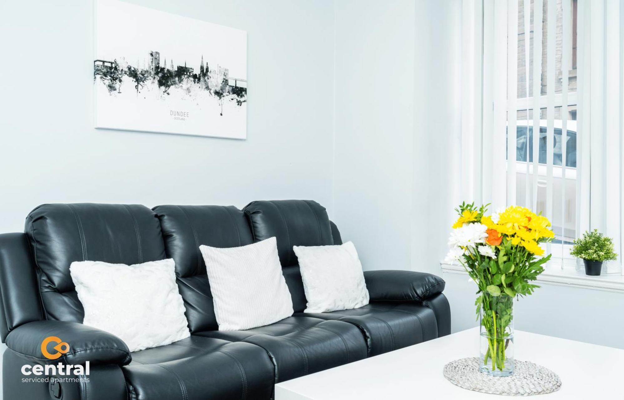 Central Serviced Apartments - 2 Bedroom - Ground Floor - Monthly & Weekly Bookings Welcome - Free Street Parking - 2 Double Beds - Wifi - Smart Tvs In Rooms - Fully Equipped - Heating 24-7 - Contractor & Short Stay Favourite Dundee Exterior foto