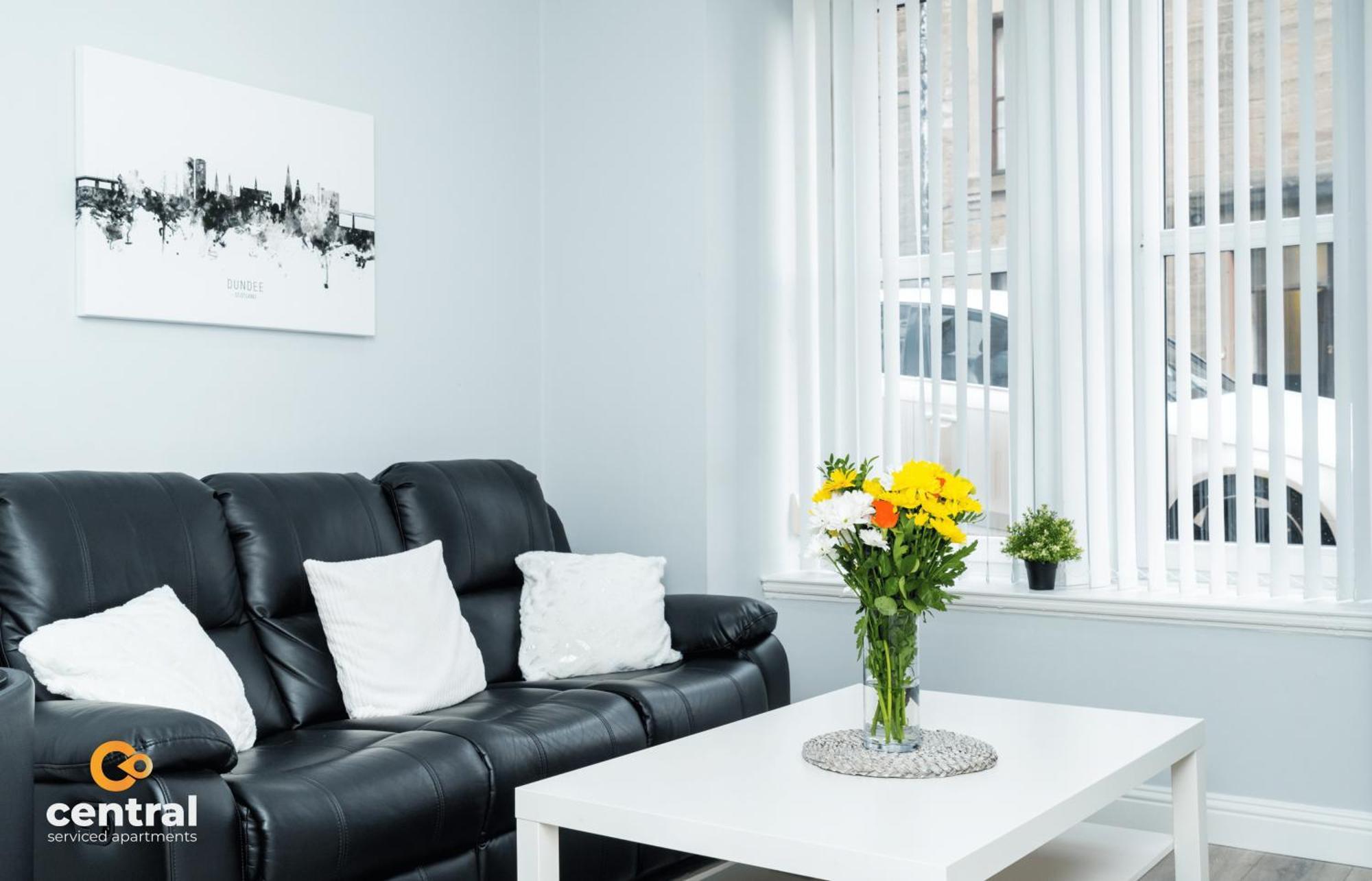 Central Serviced Apartments - 2 Bedroom - Ground Floor - Monthly & Weekly Bookings Welcome - Free Street Parking - 2 Double Beds - Wifi - Smart Tvs In Rooms - Fully Equipped - Heating 24-7 - Contractor & Short Stay Favourite Dundee Exterior foto
